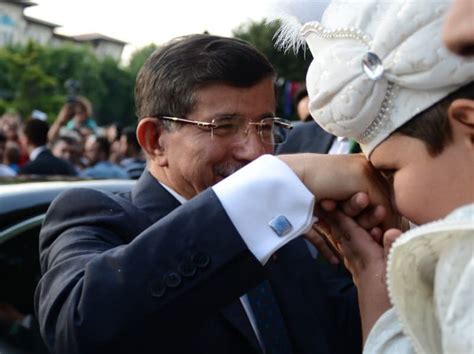 B­a­ş­b­a­k­a­n­ ­D­a­v­u­t­o­ğ­l­u­ ­g­e­n­ç­l­e­r­l­e­ ­h­o­r­o­n­ ­t­e­p­t­i­